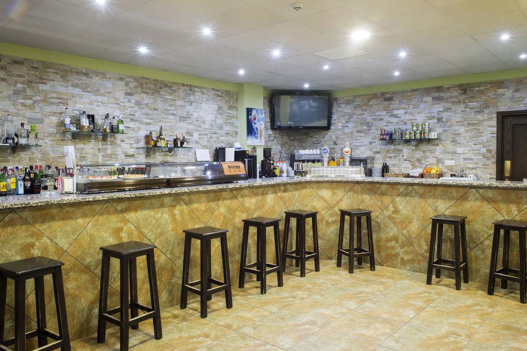 Hotel Restaurante Sostenible La Laguna Brozas Exterior photo