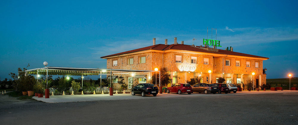 Hotel Restaurante Sostenible La Laguna Brozas Exterior photo