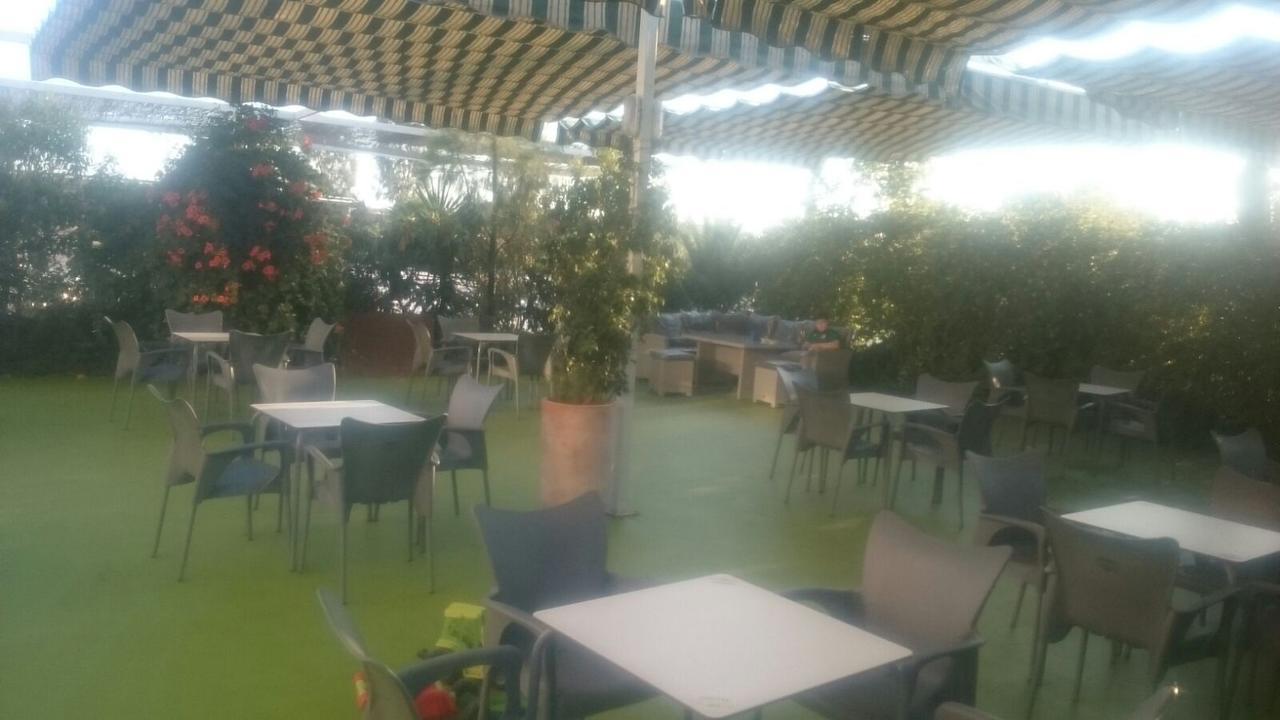 Hotel Restaurante Sostenible La Laguna Brozas Exterior photo